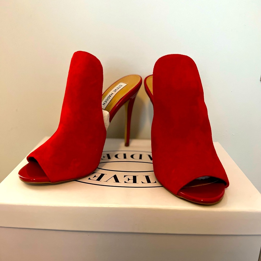 BRAND NEW RED SUEDE STEVE MADDEN MULES